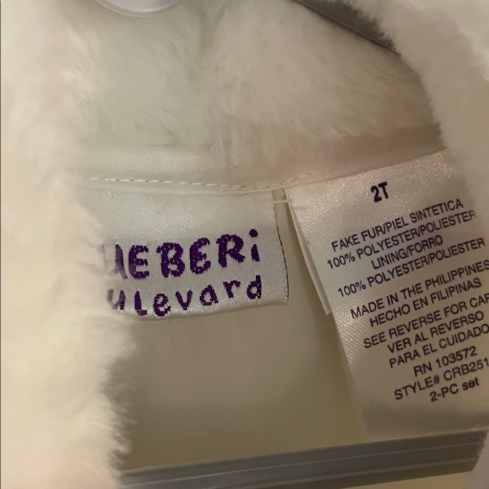 Blueberi Boulevard Elegant White Faux Fur Kids Cape - Picture 3 of 5